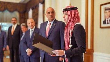 این شاهزاده ۱۸ ساله‌ پنج ساعت پادشاه اردن شد (+عکس)