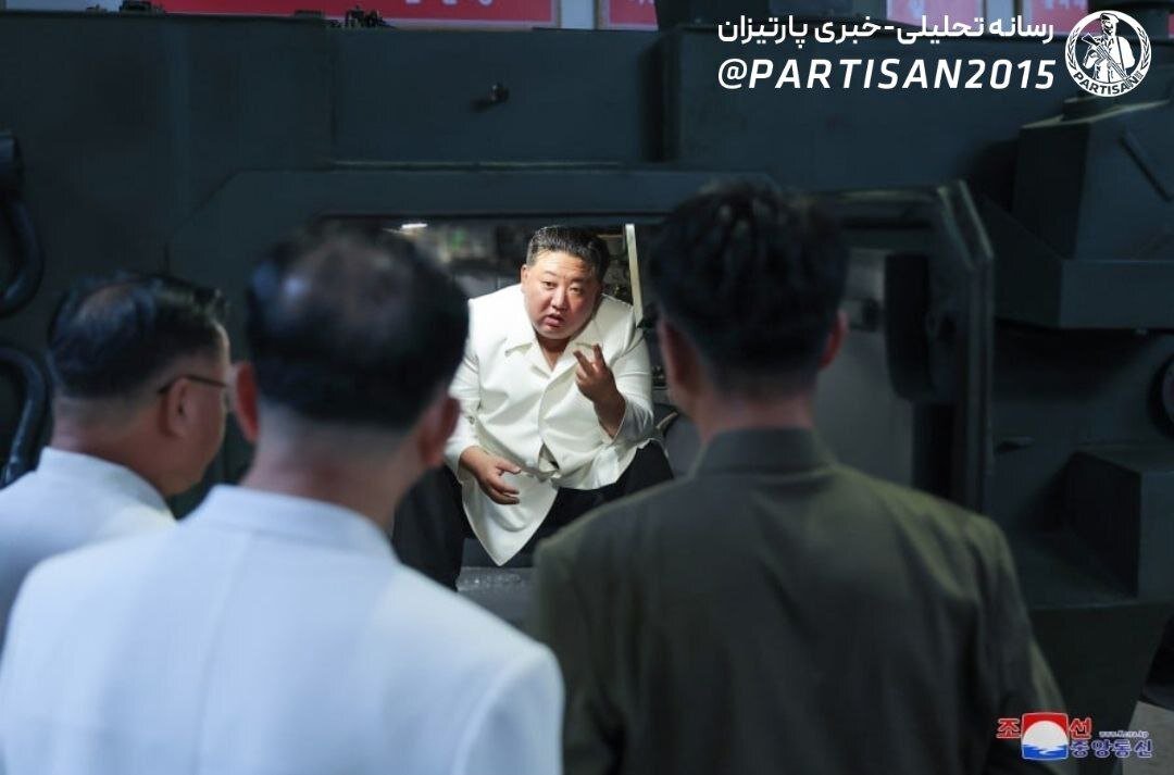 کیمجونگاون سوار بر یک نفربر عجیب!/ عکس