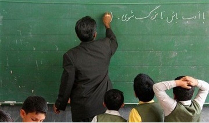 از پاداش معلمها خبری نیست؟/ «نتوانستند رتبهبندی را اجرا کنند آن را دور زدند و از محتوا خالی کردند»