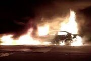 ببینید | لحظه وحشتناک پودر شدن و آتش گرفتن خودرو پس از برخورد با جدول