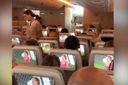 ببینید | تماشای فوتبال زنان توسط ۲۰۰ مسافر در هواپیما