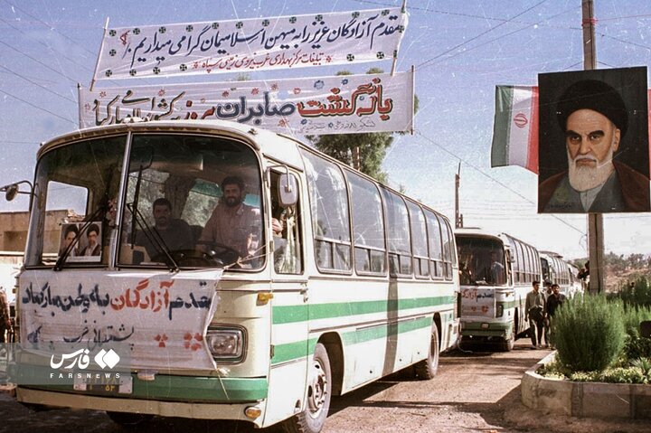 آزادگان سرافراز در آغوش وطن