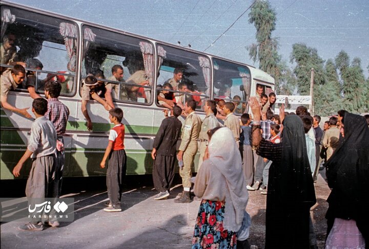 آزادگان سرافراز در آغوش وطن