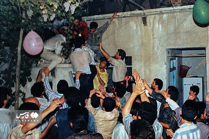 آزادگان سرافراز در آغوش وطن