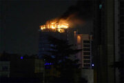 ببینید | تصاویر جدید از آتش‌سوزی بزرگ در برج خیابان طالقانی کرج