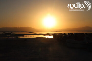 نصف شدن دریاچه ارومیه در سه سال نصف شدن دریاچه ارومیه در سه سال