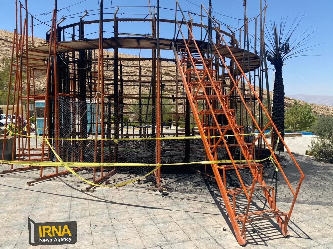 جدیدترین تصاویر از دیوار مرگی که در شهربازی جهرم سوخت/ عکس