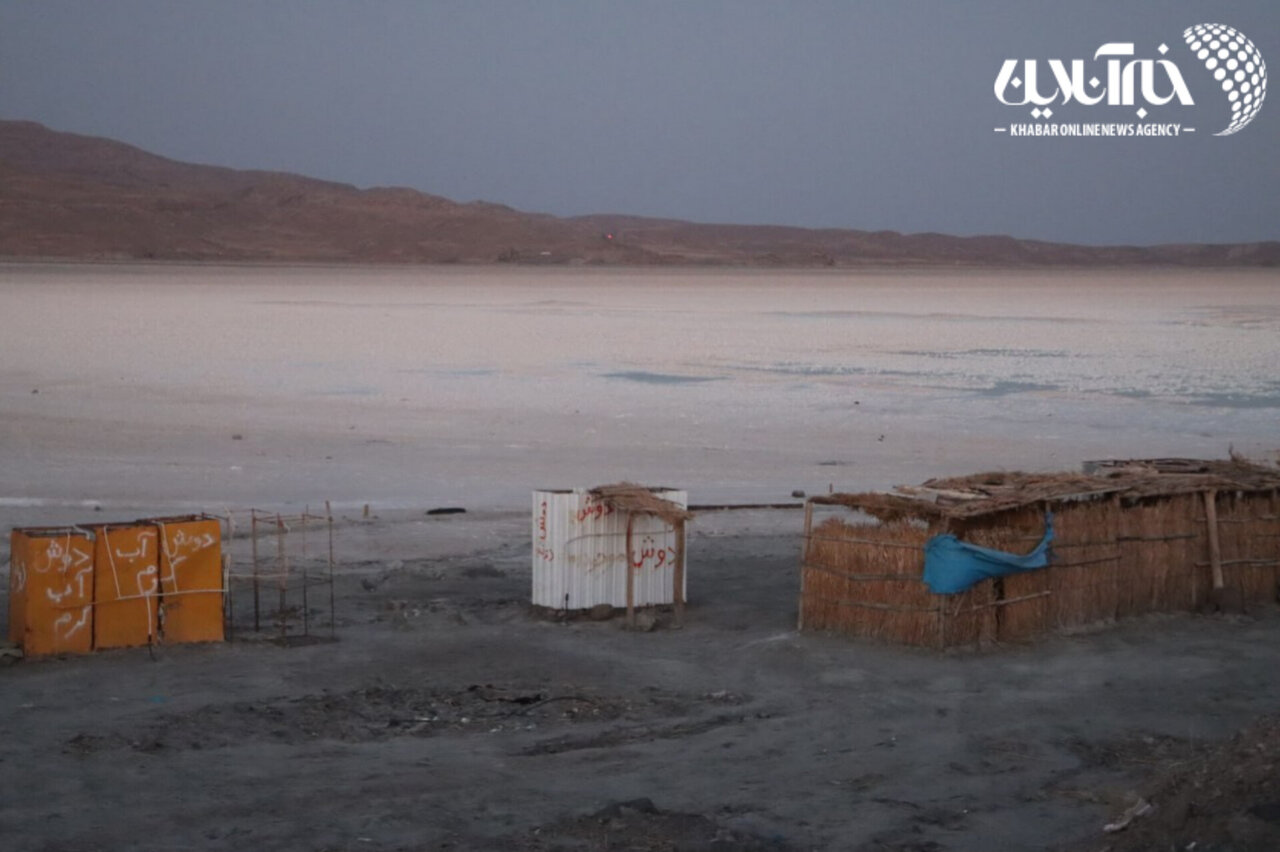 تصاویر اخیر دریاچه ارومیه کار بارندگی است نه اقدامات آقایان/ امروز یک رودخانه جاری،تالاب زنده و یا دریاچه آب‌دار نداریم
