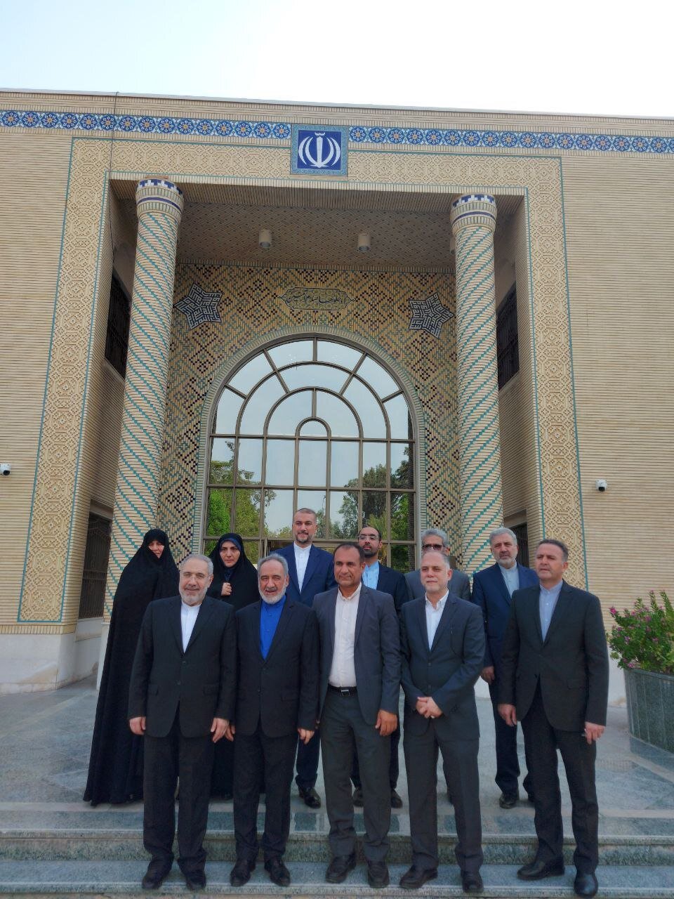 تصاویری از بازدید امیرعبداللهیان از ساختمان‌های کنسولگری ایران در عربستان