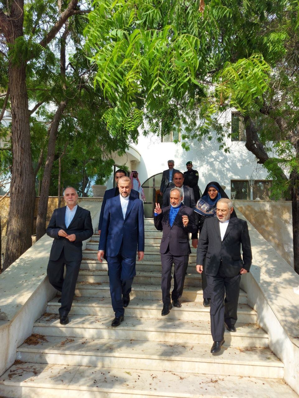 تصاویری از بازدید امیرعبداللهیان از ساختمانهای کنسولگری ایران در عربستان