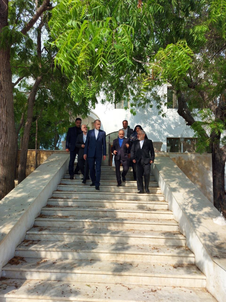 تصاویری از بازدید امیرعبداللهیان از ساختمانهای کنسولگری ایران در عربستان