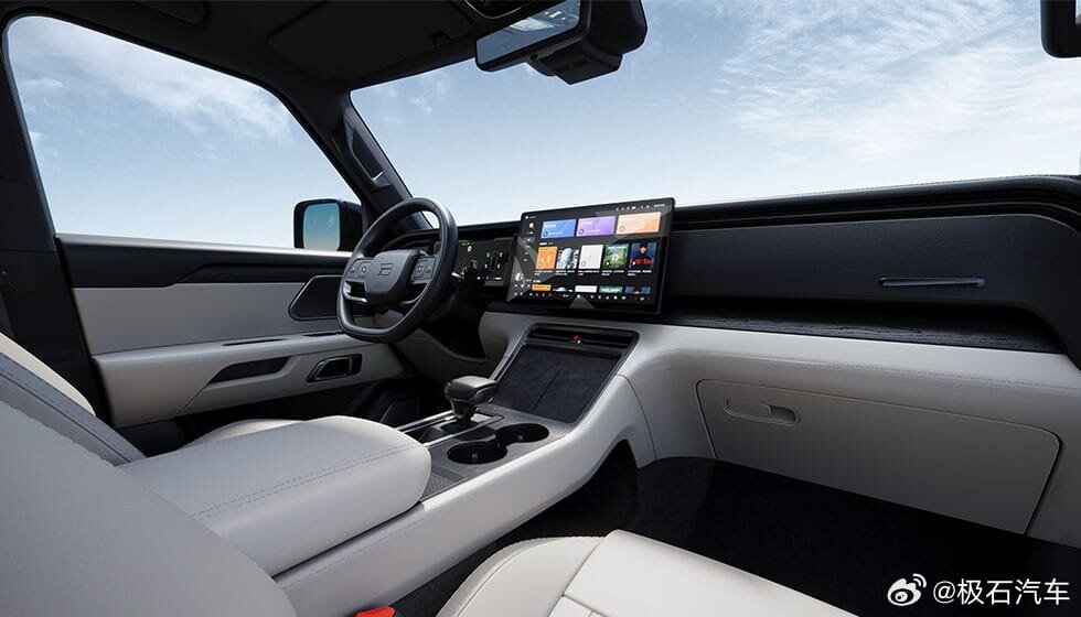 شاخ و شانه کشیدن چین برای مشهورترین شاسیبلند جهان/ عکس