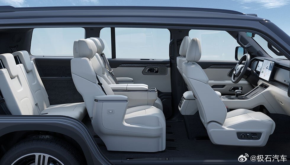 شاخ و شانه کشیدن چین برای مشهورترین شاسیبلند جهان/ عکس