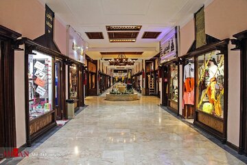 وضعیت بحرانی ۱۲ پاساژ در تهران؛ «آتشنشانی درگیر میشود تا به مالک بگوید میخواهد جان و مال او را نجات دهد» وضعیت بحرانی ۱۲ پاساژ در تهران؛ «آتشنشانی درگیر میشود تا به مالک بگوید میخواهد جان و مال او را نجات دهد»