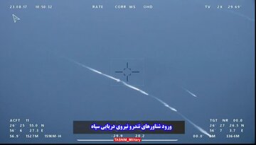تصاویری از اخطار سپاه به ناوگروه آمریکا
