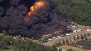 ببینید | اولین تصاویر از آتش‌سوزی بزرگ در یک کارخانه تولیدکننده شیمیایی در تگزاس
