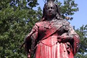ببینید | سرنگون کردن مجسمه ملکه الیزابت توسط بومیان خشمگین کانادایی