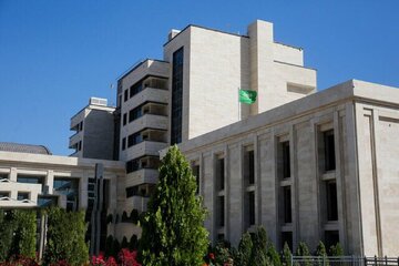 عکس | وضعیت کنسلوگری عربستان در مشهد؛ خودنمایی آثار ...