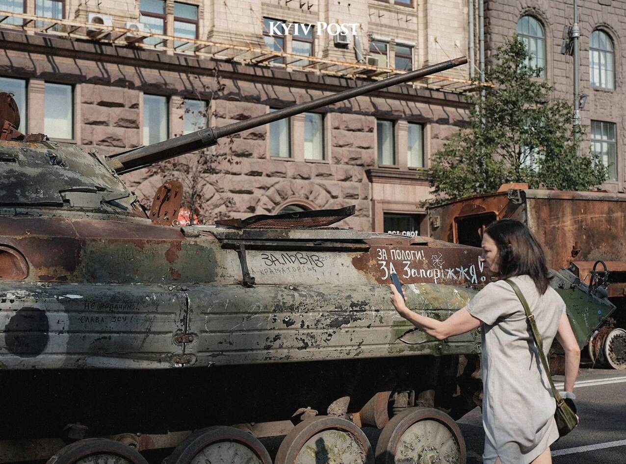 اوکراین تجهیزات منهدم‌شده روسیه را در کی‌یف به نمایش گذاشت/عکس