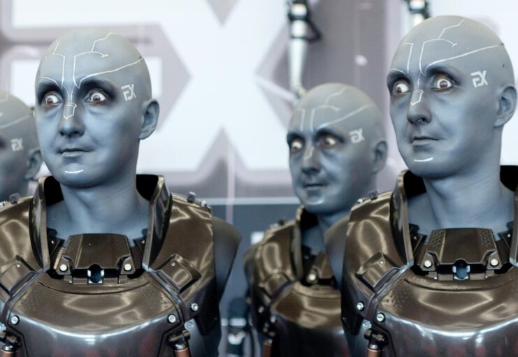 رباتها دست تکان میدهند