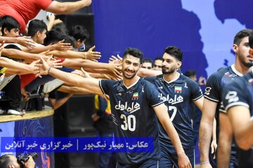 روز چهارم والیبال قهرمانی آسیا: ایران و ژاپن می‌تازند / مردان و زنان ارومیه‌ای یک‌دل و همراه تیم ملی