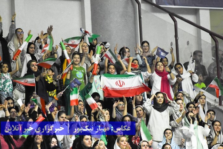 روز چهارم والیبال قهرمانی آسیا: ایران و ژاپن می‌تازند / مردان و زنان ارومیه‌ای یک‌دل و همراه تیم ملی