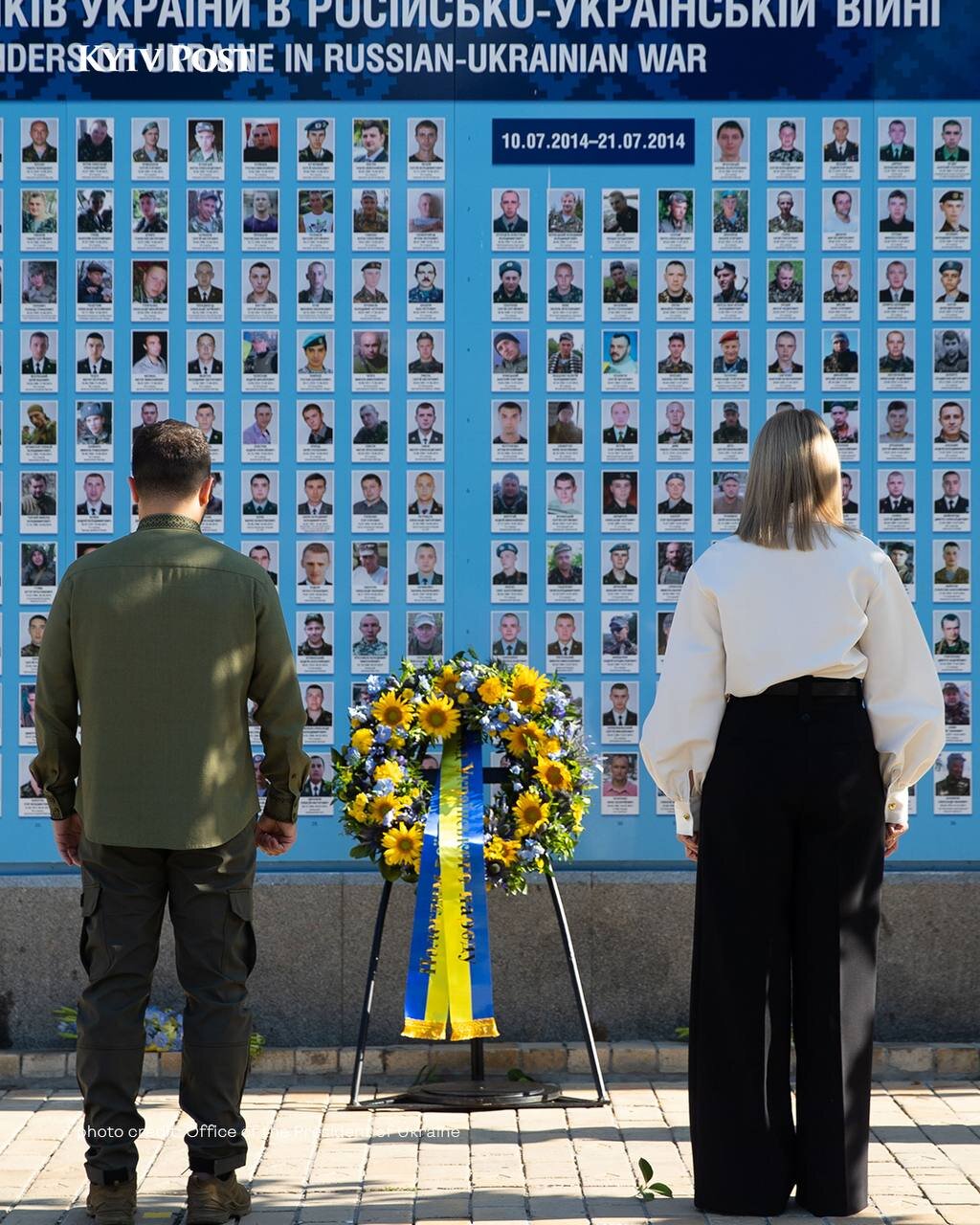 تیپ خاص زلنسکی و همسرش در مراسم یادبود کشته‌شدگان جنگ/عکس