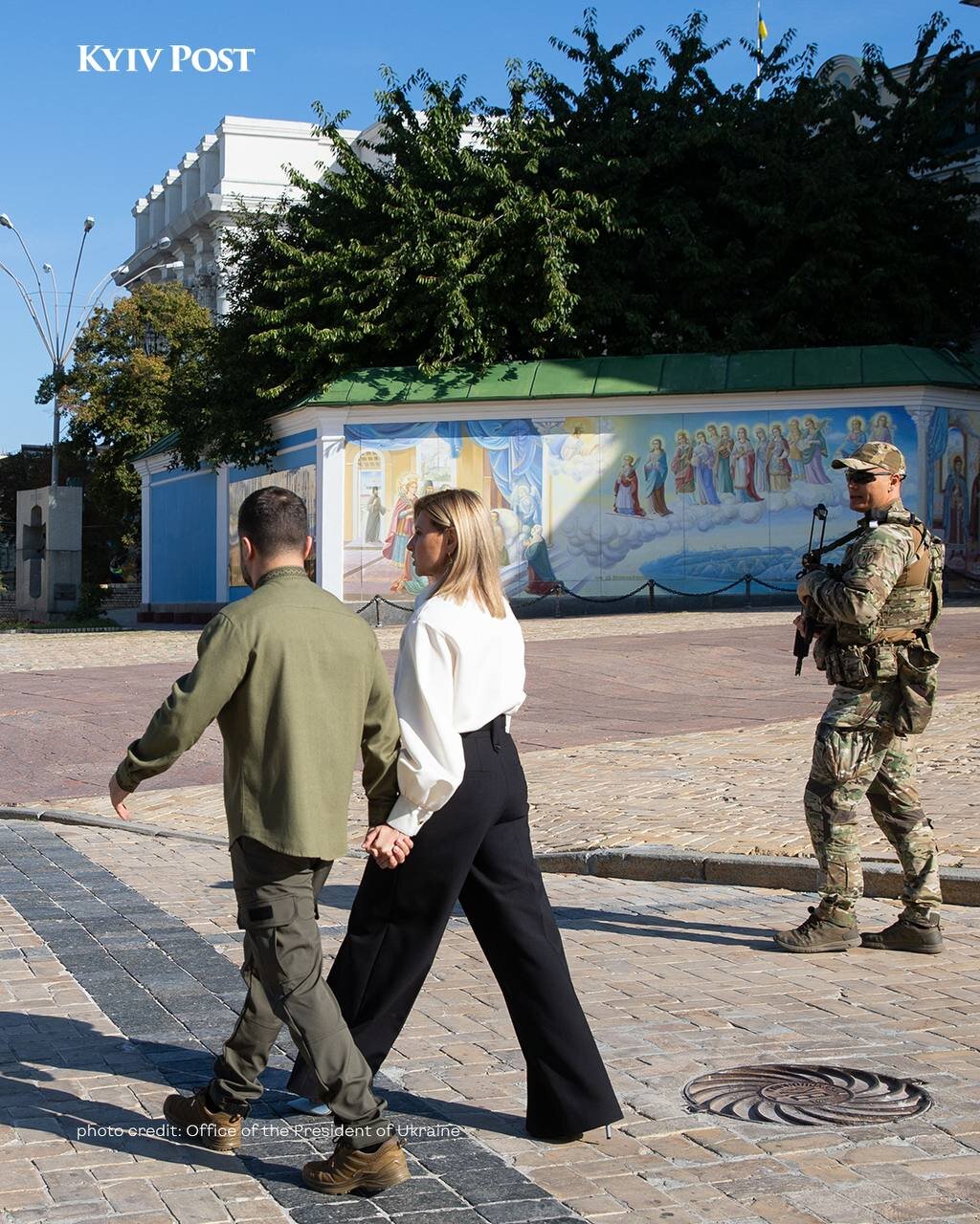 تیپ خاص زلنسکی و همسرش در مراسم یادبود کشتهشدگان جنگ/عکس