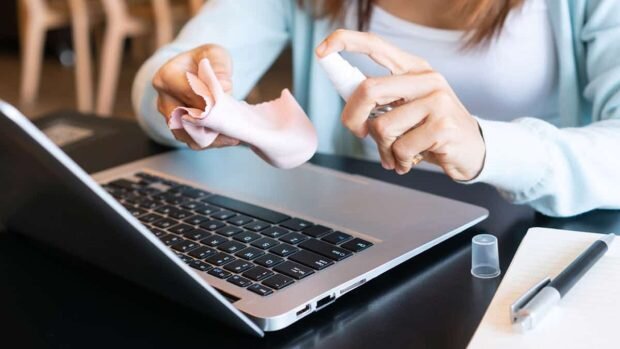 نکاتی که قبل از تمیز کردن لپتاپ خود باید بدانید