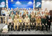 نماینده کره شمالی تپانچه ایرانی را به سمت سر خود گرفت +عکس