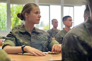 تصاویر | قاب‌های خبرساز از حضور شاهدخت اسپانیا در خدمت سربازی!