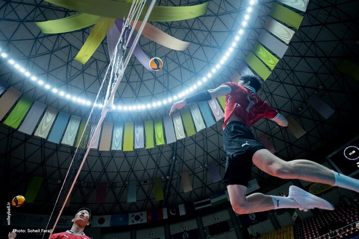 روز پنجم والیبال قهرمانی آسیا: چین به ایران و قطر به ژاپن خورد / مسابقات به اوج رسید