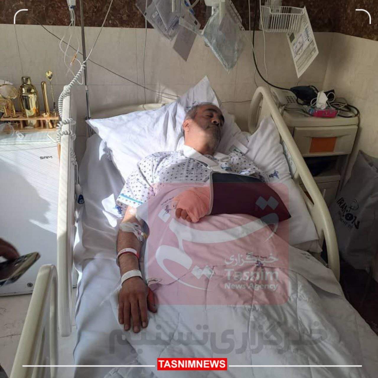عکس | اولین تصویر از فوتبالیست مشهور روی تخت بیمارستان بعد از حمله سارقان