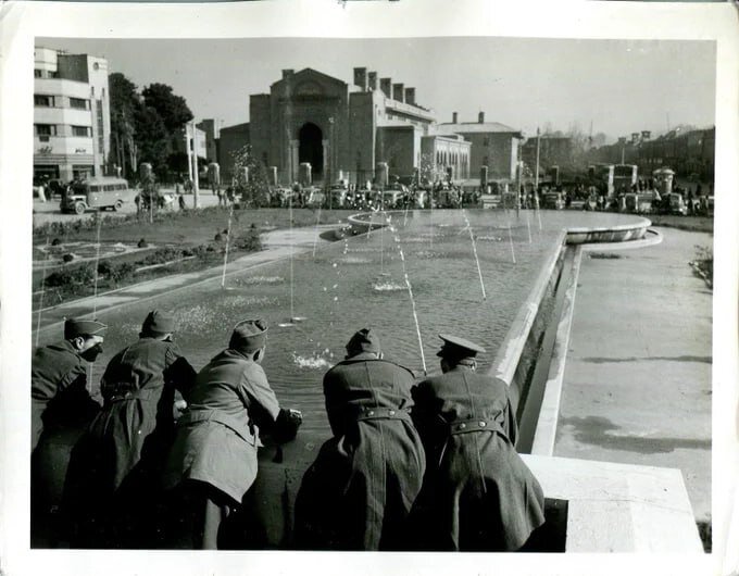 عکسی از افسران آمریکایی در میدان توپخانه تهران