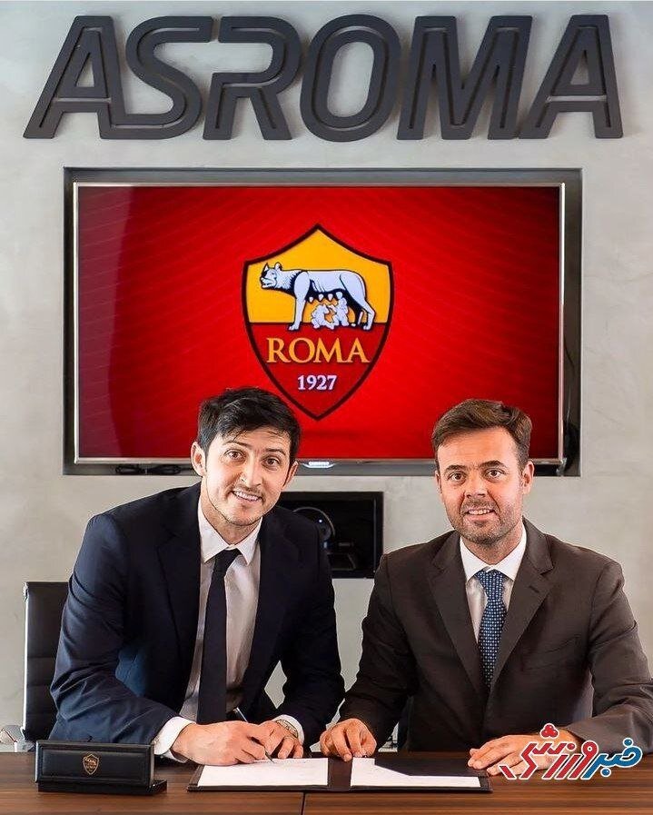 عکس | لحظه ثبت قرارداد سردار آزمون با باشگاه آاس رم