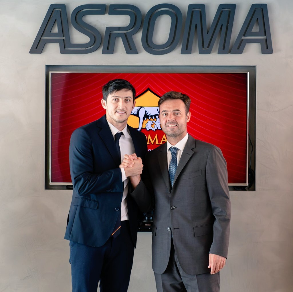 عکس| تیپ متفاوت سردار آزمون در مراسم رونماییاش