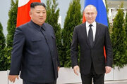 ببینید | پیدا شدن میکروفون جاسوسی در شمشیر اهدایی رهبر کره شمالی به پوتین