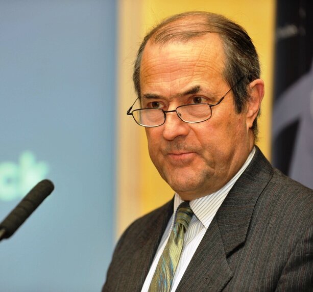 سفیر انگلیس گفت محمود احمدی نژاد رئیس جمهور ایران می شود