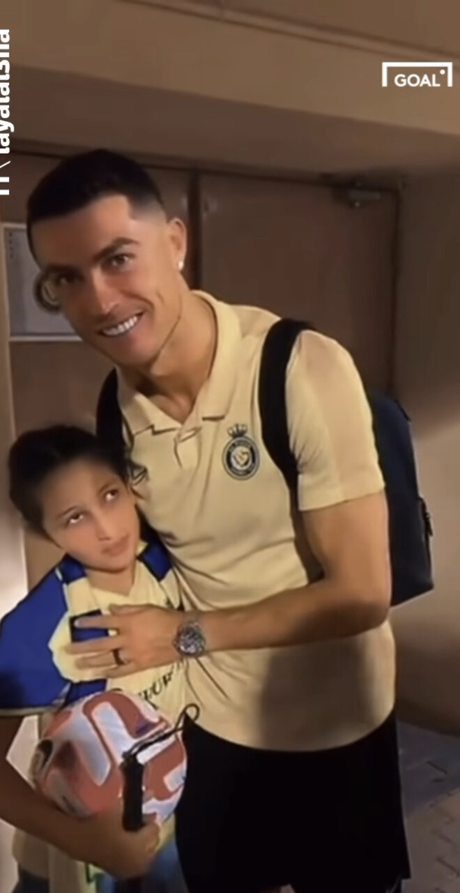 عکس| برخورد زیبای رونالدو با یک دختر نابینا که عاشق او بود