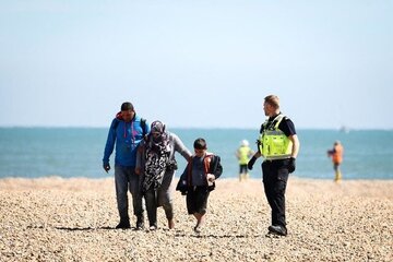 گزارش گاردین از جنایت مقام‌های انگلیسی علیه کودکان پناهجو