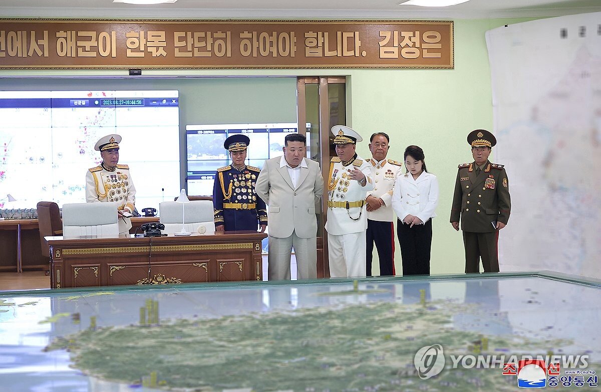 رهبر کره شمالی آماده‌باش جنگ با آمریکا را صادر کرد/عکس