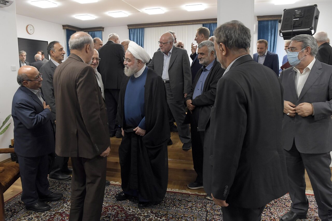 تصاویری از دورهمی روحانی با وزرا و معاونانش با محوریت برجام، اخراج اساتید و مشارکت در انتخابات