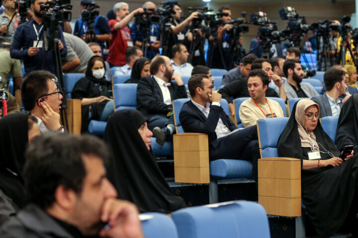 سهم زیاد رسانه های حامی دولت در نشست خبری رئیسی / سوالات هدفمند، پاسخ ها تکراری! 2