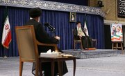 قائد الثورة الإسلامية يستقبل رئیس الجمهوریة وأعضاء الحكومة