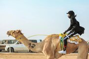 ببینید | افتخار آفرینی یک زن ایرانی در مسابقات شترسواری زنان در عربستان