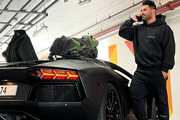 عکس | فخرفروشی محمدرضا گلزار با لامبورگینی فوق لاکچری در دبی