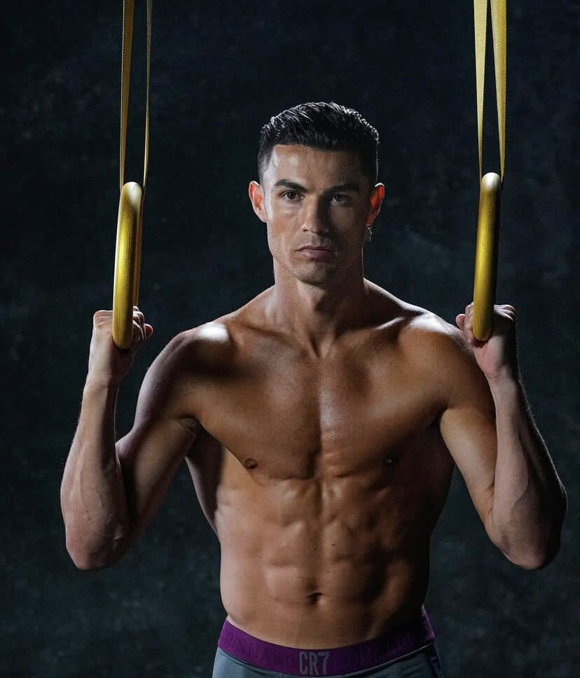 عکس| تعجب عربستانیها از سیکسپک رونالدو؛ سن برای او یک عدد است!