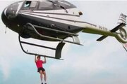 ببینید | شکستن رکورد عجیب گینس با بارفیکس روی هلی‌کوپتر