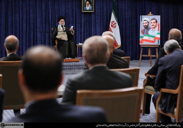 ۶ تذکر رهبر انقلاب به دولت جدی گرفته می شود؟ /رئیسی گرفتار حاشیه سازان تندرو