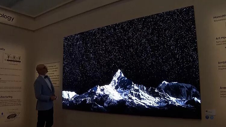 تلویزیون عظیم که در هر خانهای جا نمیشود/ رونمایی از آینده لوازم خانگی/ عکس